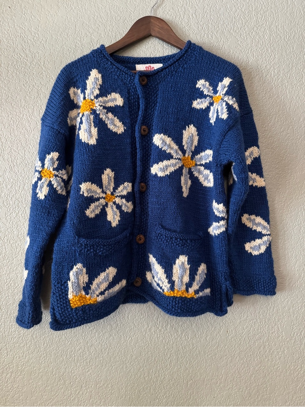 Amano 100% wool size small/medium daisy sweater